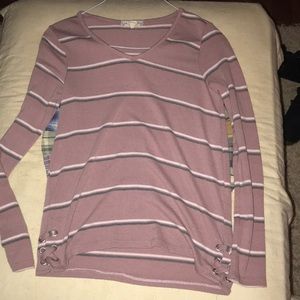 Long sleeve V-neck t-shirt with side detail